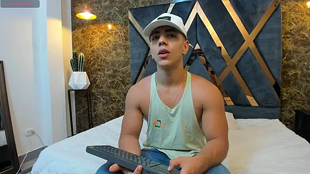 Flynn Riider online show from March 6, 11:25 am