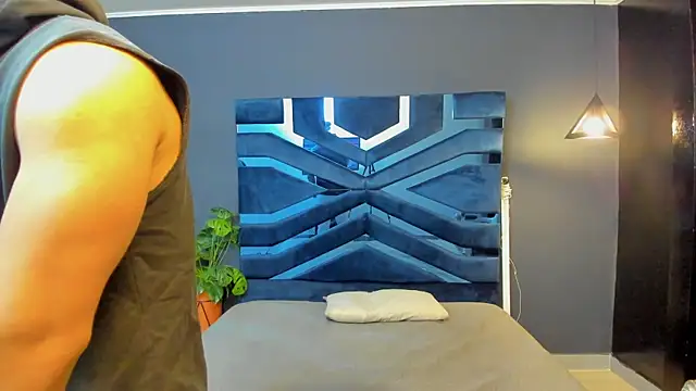 Flynn Riider online show from March 12, 11:42 am