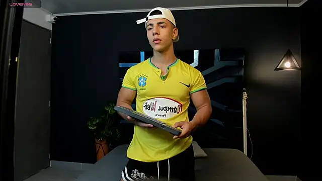 Flynn Riider online show from March 11, 11:33 am