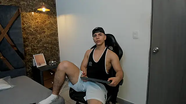 Flynn Riider online show from December 17, 11:17 am