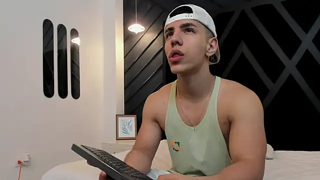 Flynn Riider online show from February 7, 11:34 am