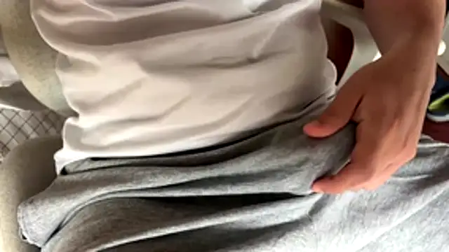 Axeeeeeeeeeeeel online show from April 15, 4:40 pm