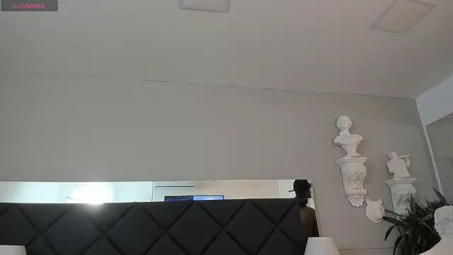 Robin Rief online show from November 22, 3:39 am