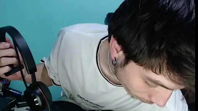 Snapshot of pervertsteens3 chatting on September 27, 7:06 am pervertsteens3 online show from September 27, 7:06 am