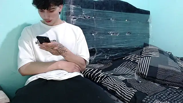 Snapshot of pervertsteens3 chatting on October 2, 8:51 am pervertsteens3 online show from October 2, 8:51 am