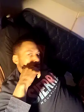 Snapshot of Creationmonster0 chatting on March 4, 4:06 am Creationmonster0 online show from March 4, 4:06 am