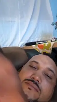 Snapshot of alexjs84 chatting on December 19, 12:13 am alexjs84 online show from December 19, 12:13 am