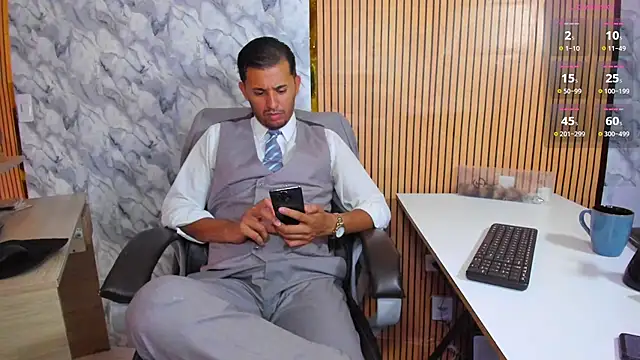 Hideintheoffice online show from April 1, 1:41 pm