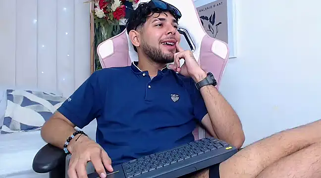 Snapshot of Samir_bear chatting on March 3, 12:32 pm Samir bear online show from March 3, 12:32 pm