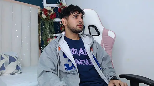 Snapshot of Samir_bear chatting on March 17, 12:25 pm Samir bear online show from March 17, 12:25 pm