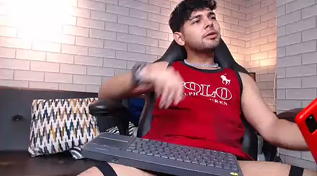 Snapshot of Samir_bear chatting on January 29, 12:13 pm Samir bear online show from January 29, 12:13 pm