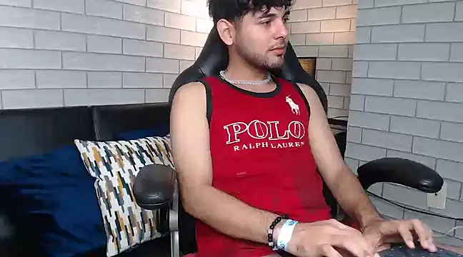 Snapshot of Samir_bear chatting on February 8, 12:28 pm Samir bear online show from February 8, 12:28 pm