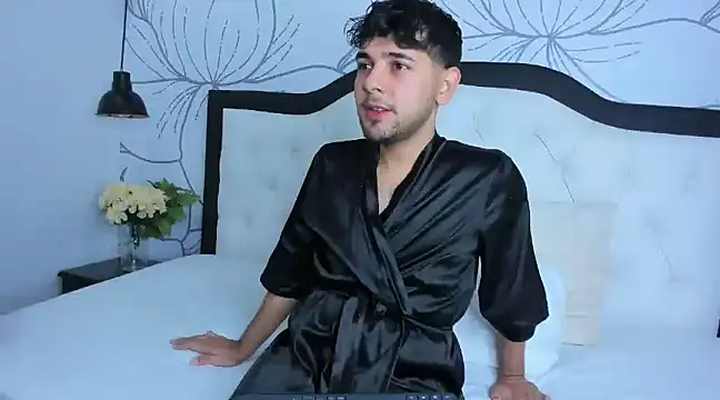 Snapshot of Samir_bear chatting on January 16, 12:53 pm Samir bear online show from January 16, 12:53 pm