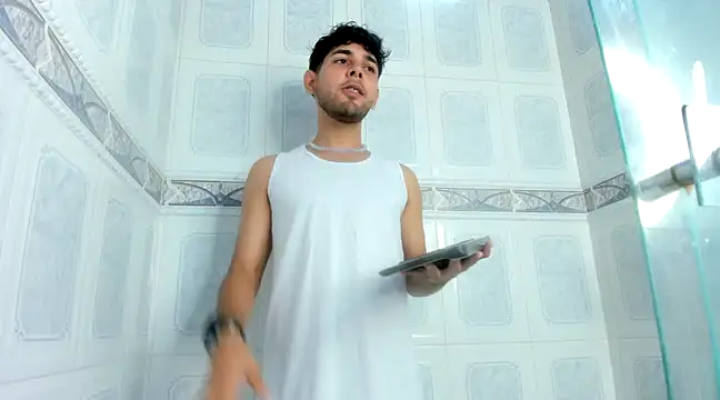 Snapshot of Samir_bear chatting on January 24, 12:41 pm Samir bear online show from January 24, 12:41 pm