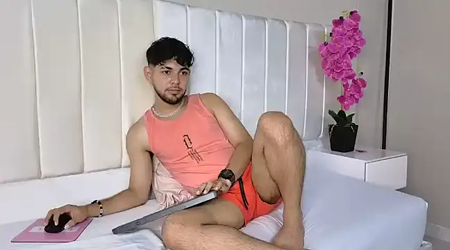 Snapshot of Samir_bear chatting on February 26, 12:25 pm Samir bear online show from February 26, 12:25 pm