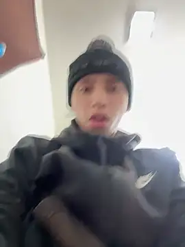 Snapshot of qbaby96 chatting on January 24, 1:14 pm qbaby96 online show from January 24, 1:14 pm