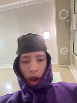 Snapshot of qbaby96 chatting on February 12, 4:12 am qbaby96 online show from February 12, 4:12 am