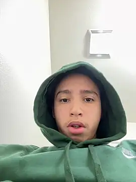 Snapshot of qbaby96 chatting on January 1, 6:38 pm qbaby96 online show from January 1, 6:38 pm