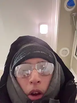 Snapshot of qbaby96 chatting on February 25, 9:31 am qbaby96 online show from February 25, 9:31 am