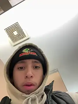 Snapshot of qbaby96 chatting on January 9, 8:03 am qbaby96 online show from January 9, 8:03 am