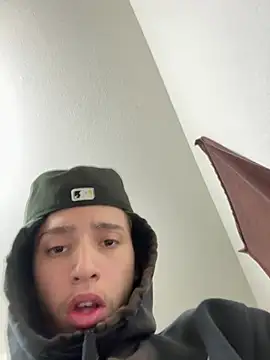 Snapshot of qbaby96 chatting on February 6, 11:48 pm qbaby96 online show from February 6, 11:48 pm