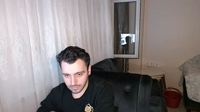 handsomeee04 online show from May 25, 10:49 pm