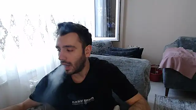 handsomeee04 online show from May 17, 2:57 pm