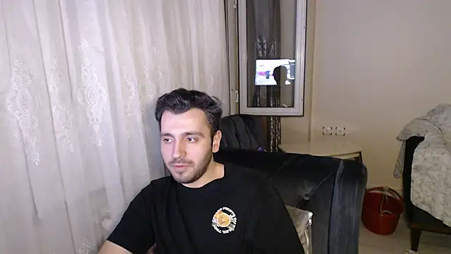 handsomeee04 online show from May 26, 11:34 pm
