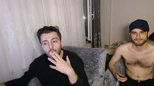 handsomeee04 online show from May 13, 11:46 pm