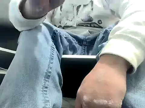 Snapshot of party51502 chatting on February 1, 7:02 pm party51502 online show from February 1, 7:02 pm