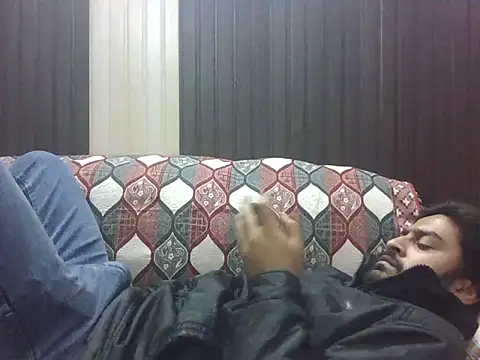 indihotguy online show from December 4, 12:45 pm