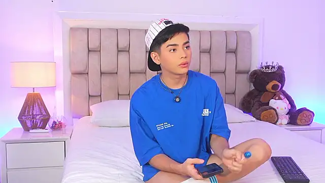 Maxi little online show from March 12, 9:33 pm