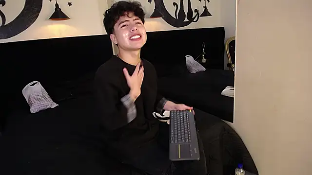 Snapshot of CollinStone chatting on October 19, 3:26 pm CollinStone online show from October 19, 3:26 pm