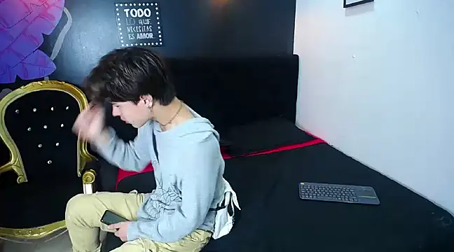 Snapshot of CollinStone chatting on March 4, 7:54 pm CollinStone online show from March 4, 7:54 pm