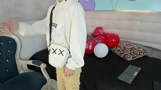 Snapshot of CollinStone chatting on February 18, 8:04 pm CollinStone online show from February 18, 8:04 pm