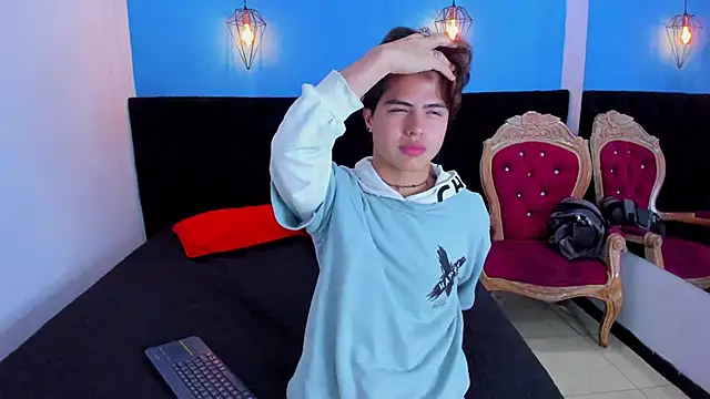 Snapshot of CollinStone chatting on March 17, 8:09 pm CollinStone online show from March 17, 8:09 pm