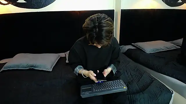 Snapshot of CollinStone chatting on February 10, 8:31 pm CollinStone online show from February 10, 8:31 pm