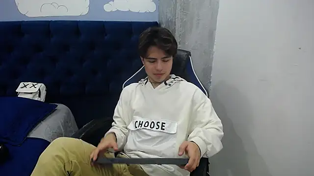 Snapshot of CollinStone chatting on February 20, 8:14 pm CollinStone online show from February 20, 8:14 pm