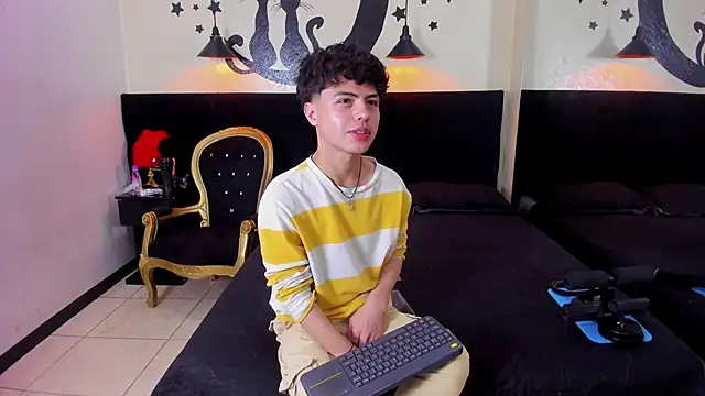 Snapshot of CollinStone chatting on October 9, 6:02 pm CollinStone online show from October 9, 6:02 pm