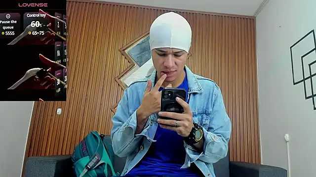 Snapshot of anyelo_waller chatting on February 8, 11:22 am anyelo waller online show from February 8, 11:22 am