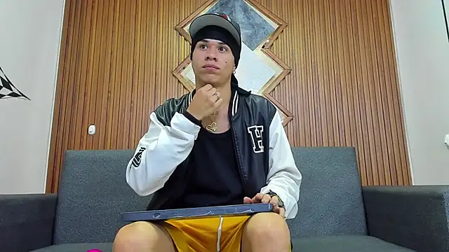 Snapshot of anyelo_waller chatting on January 15, 12:15 pm anyelo waller online show from January 15, 12:15 pm