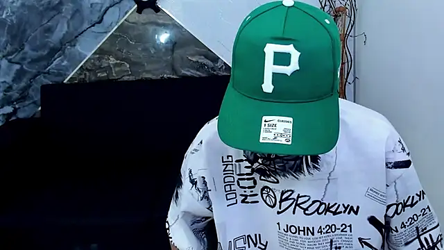 Snapshot of anyelo_waller chatting on January 2, 8:02 pm anyelo waller online show from January 2, 8:02 pm