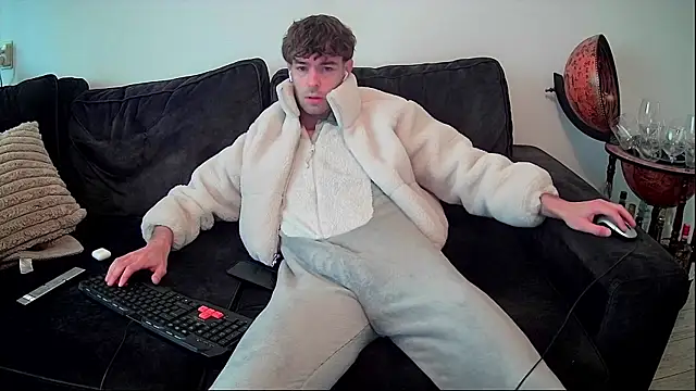 onesieboyx online show from November 21, 9:52 am