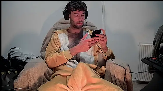 Snapshot of onesieboyx chatting on January 10, 12:26 pm onesieboyx online show from January 10, 12:26 pm