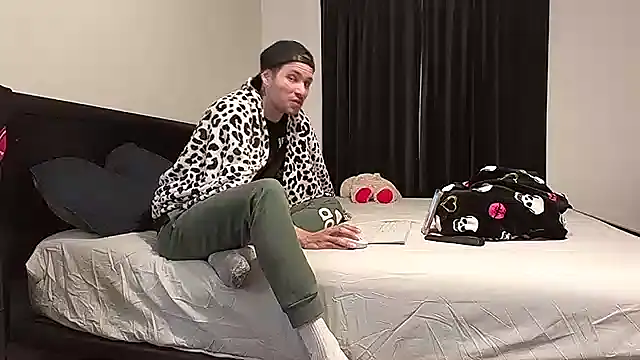 azzel19 online show from February 14, 12:30 am