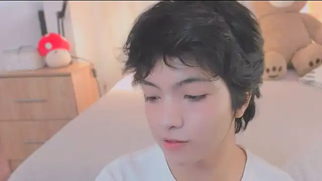 AllanYong18 online show from February 21, 1:34 pm