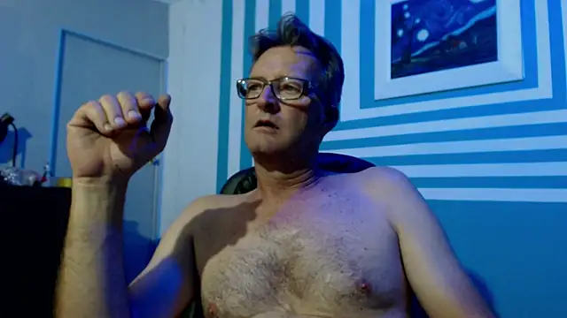 Snapshot of itsmeyes69 chatting on February 28, 9:23 pm itsmeyes69 online show from February 28, 9:23 pm