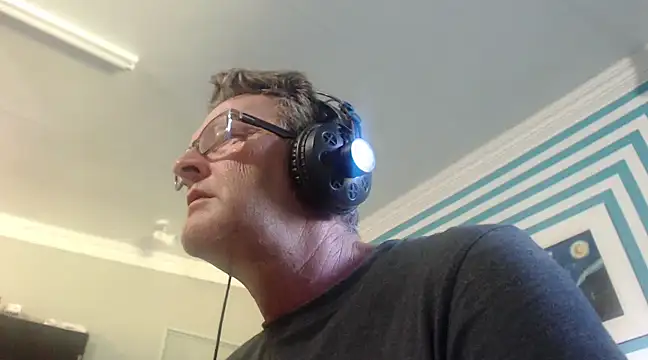 Snapshot of itsmeyes69 chatting on January 20, 6:53 am itsmeyes69 online show from January 20, 6:53 am