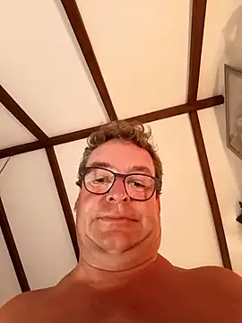 Snapshot of MountJohnXL chatting on February 19, 1:51 am MountJohnXL online show from February 19, 1:51 am