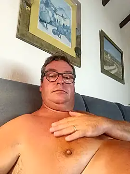 Snapshot of MountJohnXL chatting on February 6, 11:04 pm MountJohnXL online show from February 6, 11:04 pm